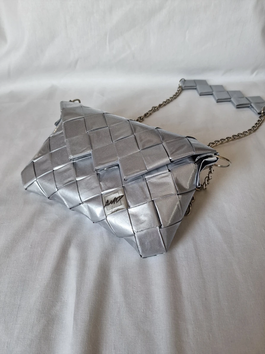 Srebrna  torba na preklop / Silver  bag  with flap — slika 6
