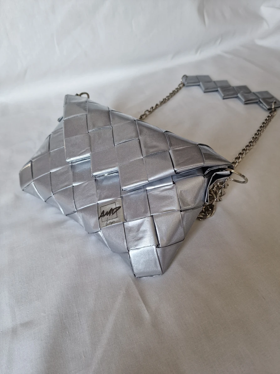 Srebrna  torba na preklop / Silver  bag  with flap — slika 7