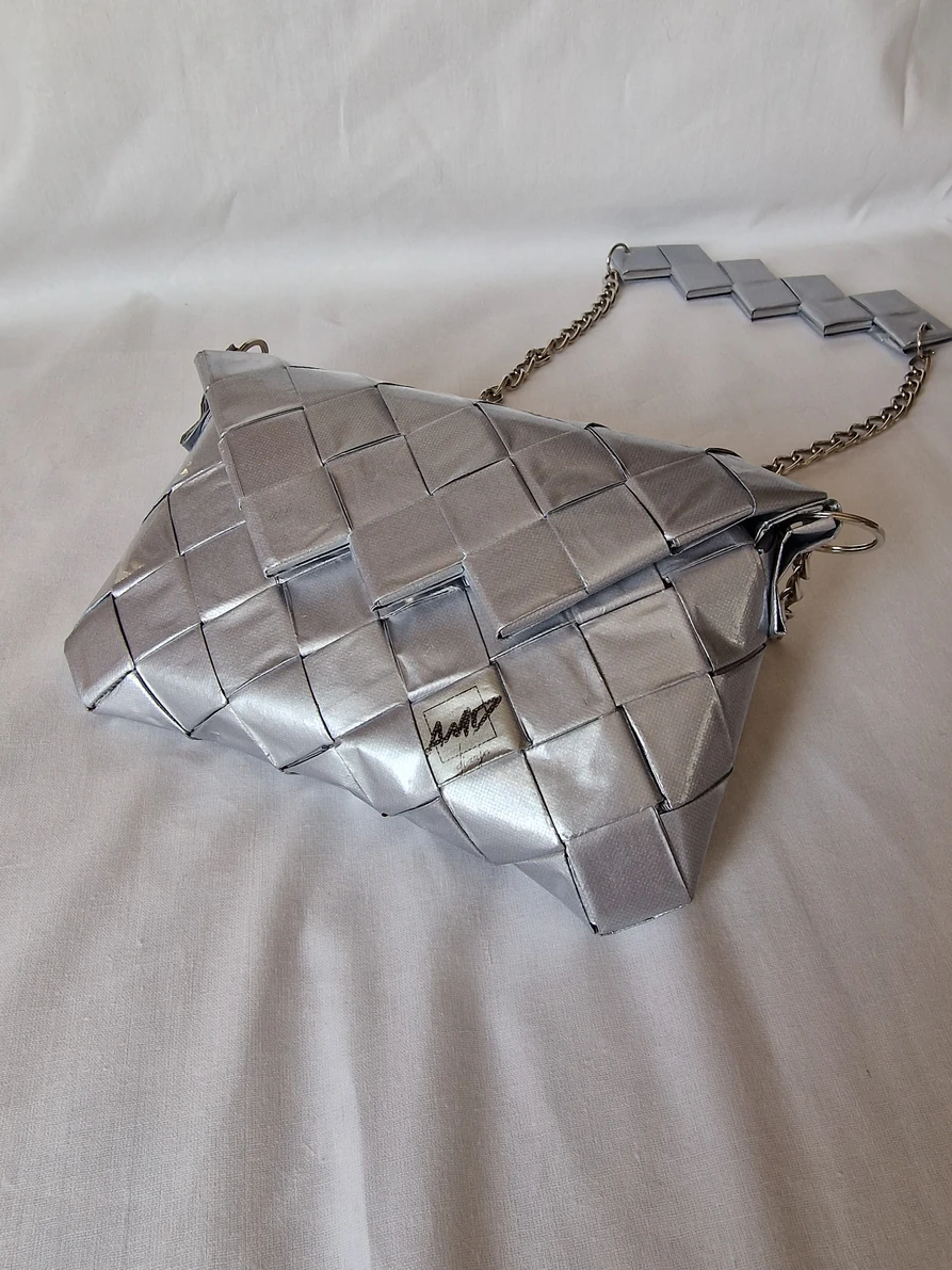 Srebrna  torba na preklop / Silver  bag  with flap — slika 9