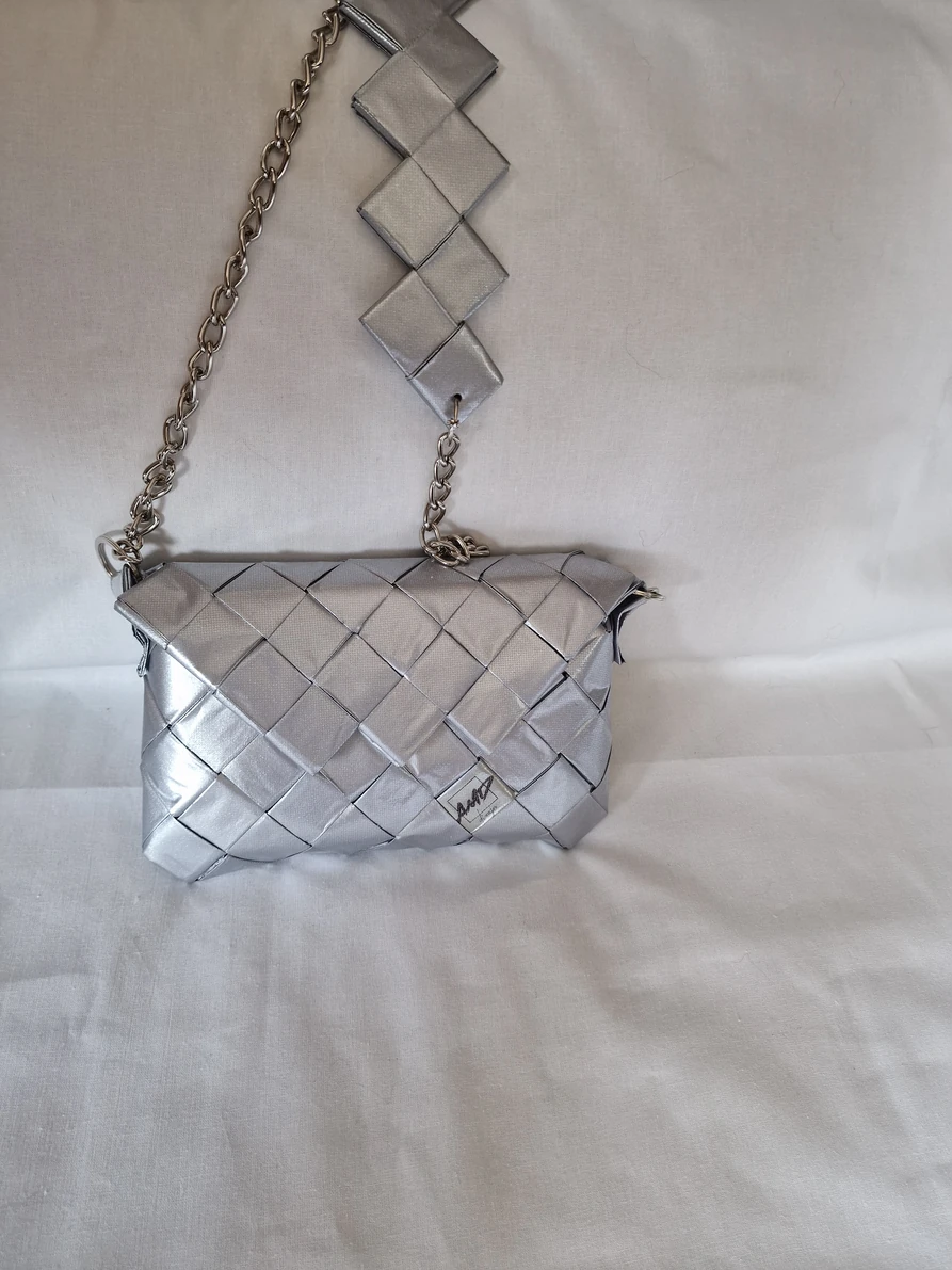 Srebrna  torba na preklop / Silver  bag  with flap — slika 10