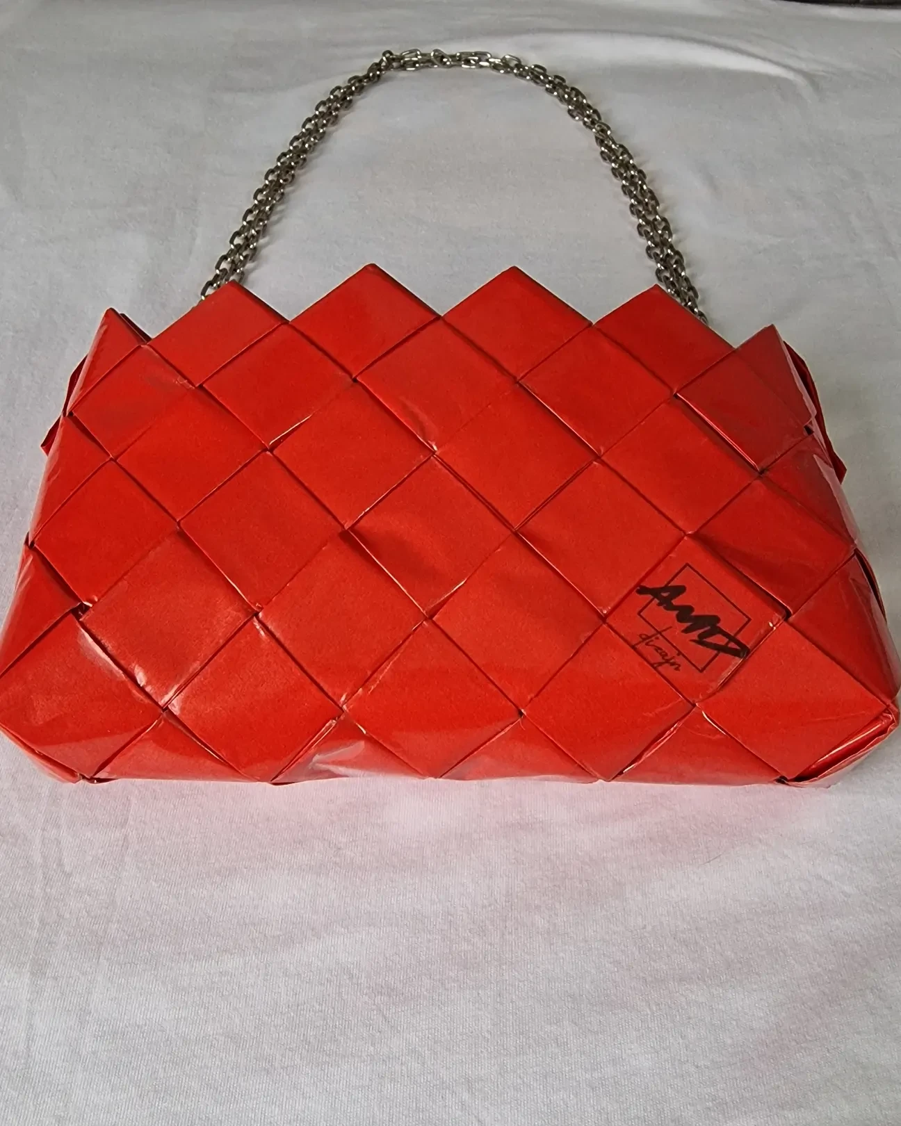 Mala crvena torba od papira/ A small red paper bag — slika 4