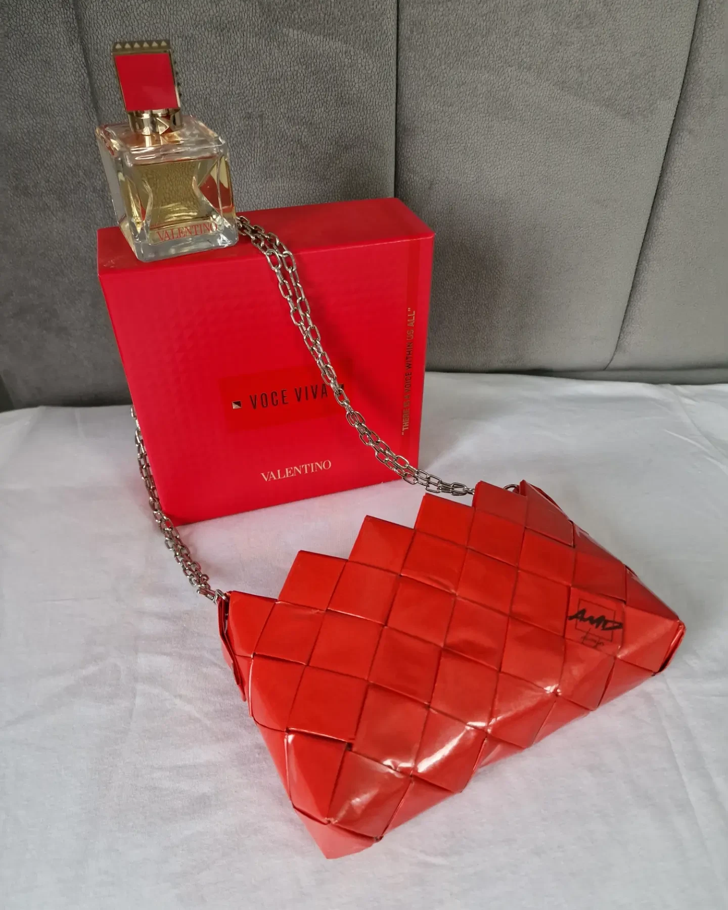 Mala crvena torba od papira/ A small red paper bag — slika 7
