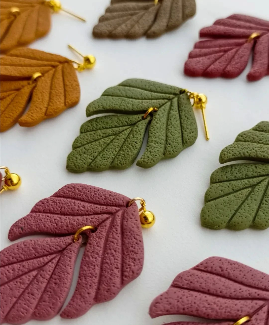 Bestseller "Leaf" viseće naušnice od polimerne gline — slika 2