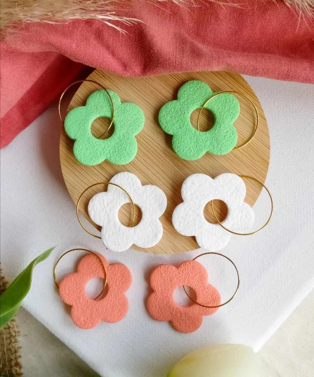 Jednostavne, efektne "Floral hoops" naušnice od polimerne gline