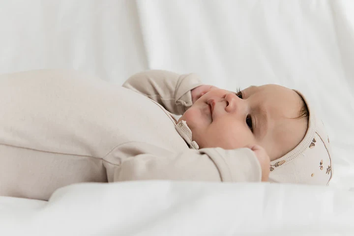 Newborn bodysuit long sleeve