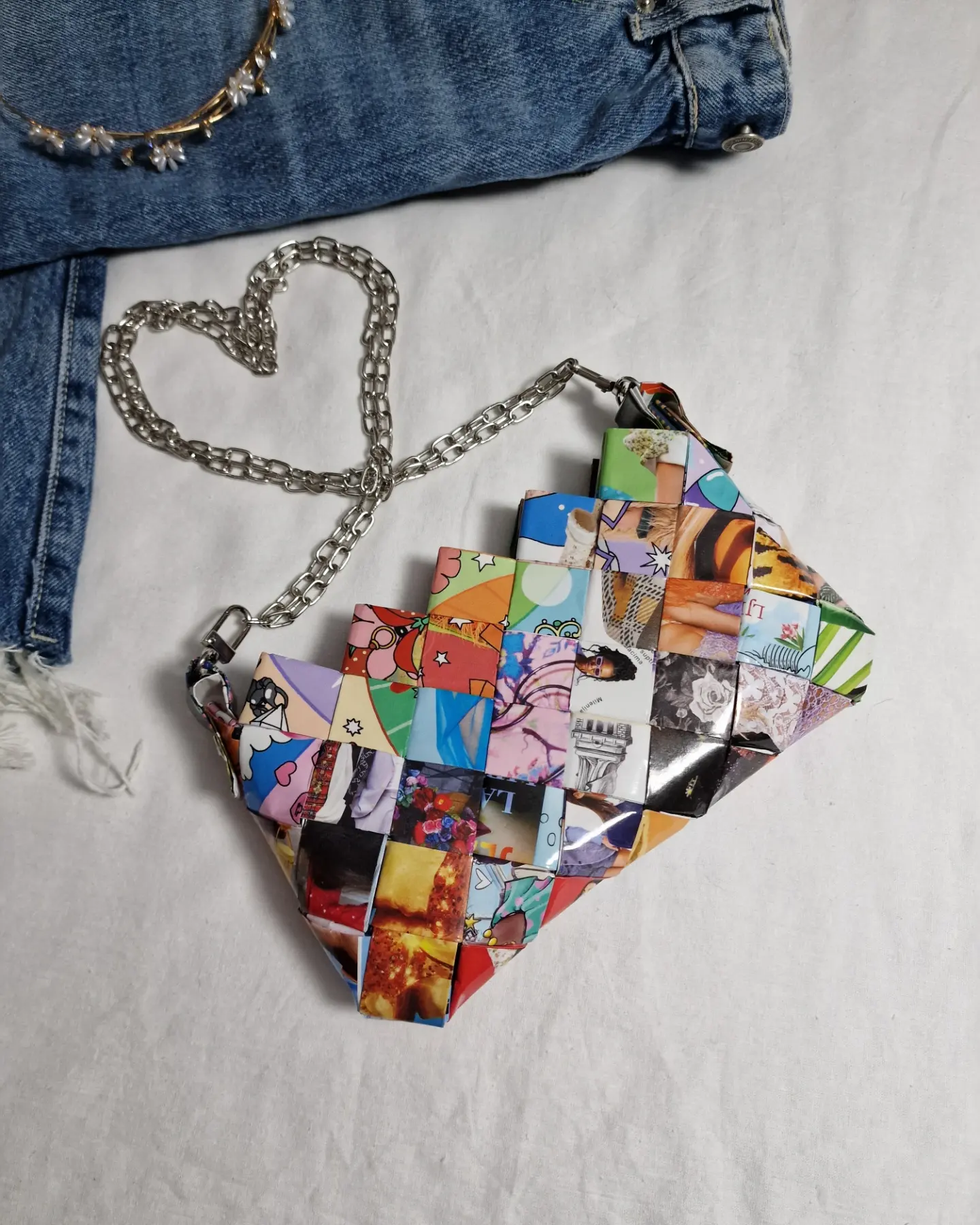 Mala casopis torba od papira/ A small magazin bag