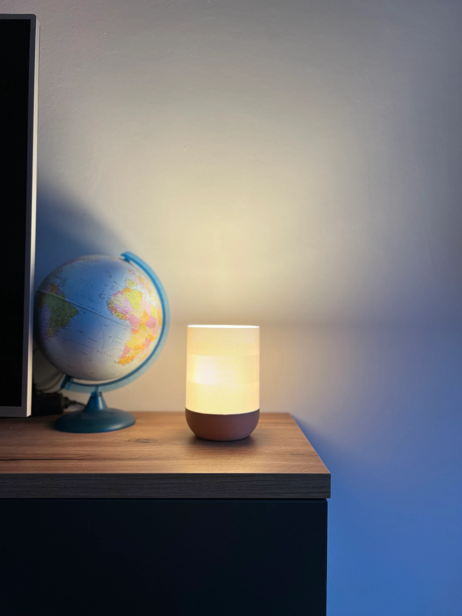 Dekorativna lampa od biorazgradivog materijala