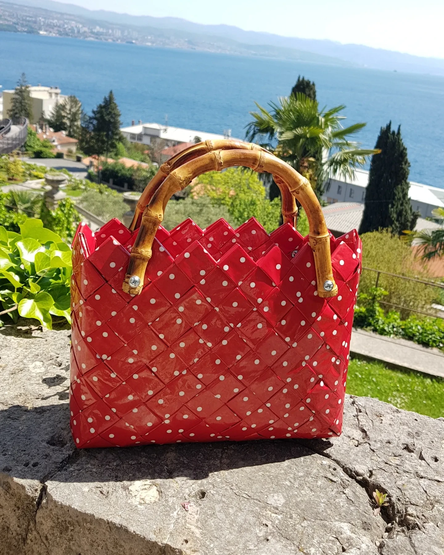 Ceker od papira/ A small red paper bag — slika 5