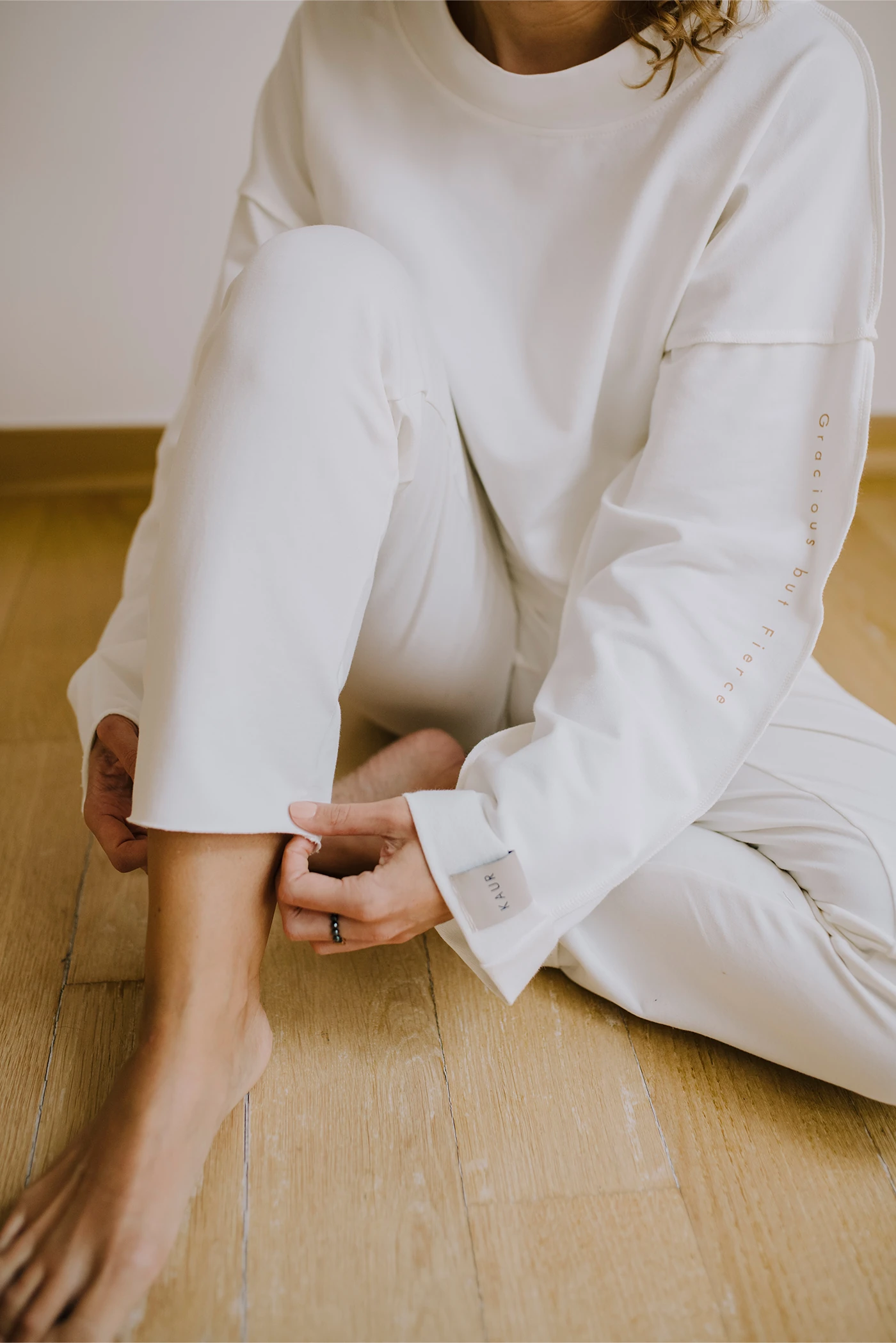 Gracious Sweatpants u biserno bijeloj boji — slika 2