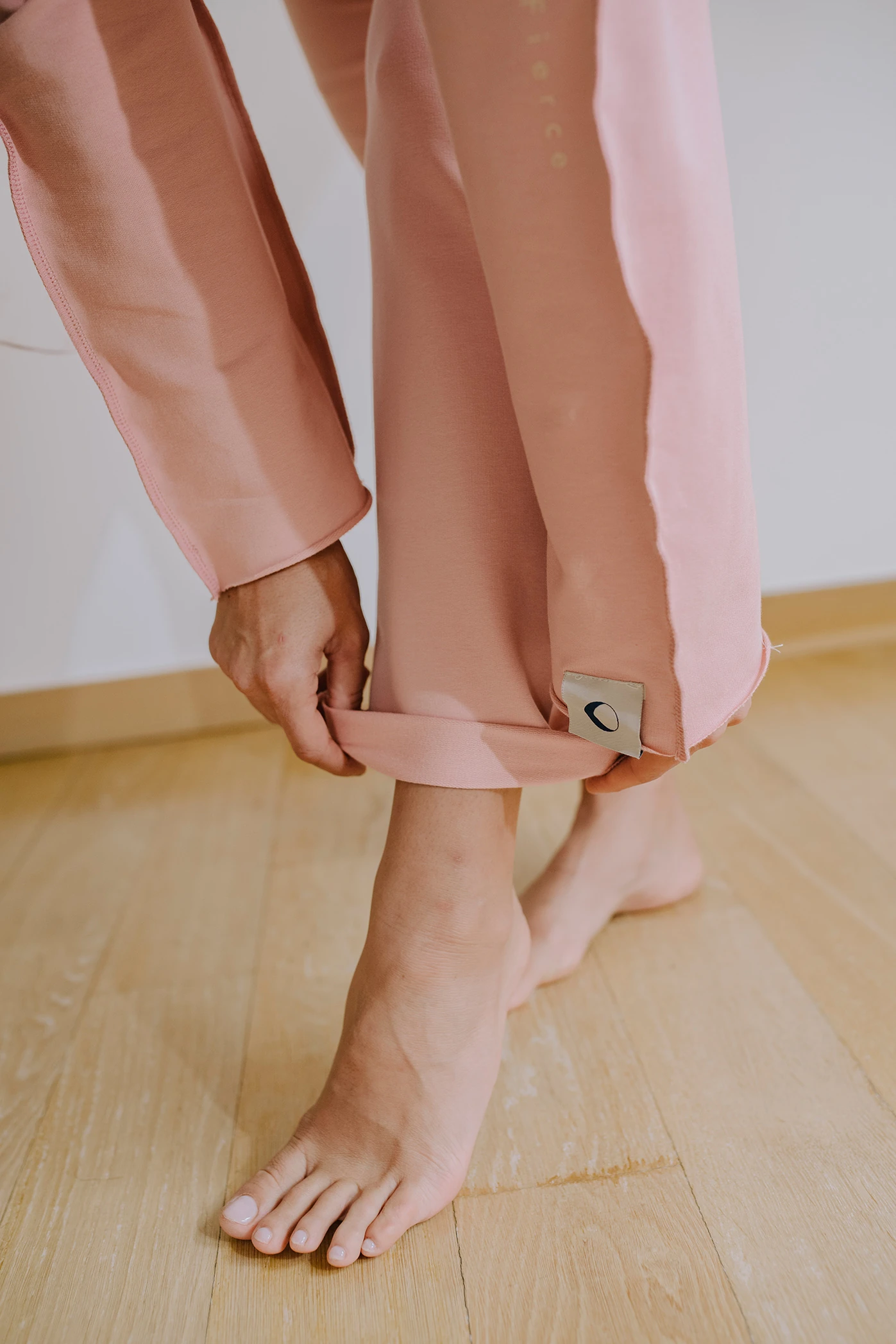 Gracious Sweatpants u nježno rozoj boji — slika 2